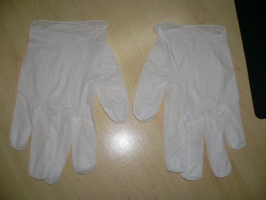 De witte synthetische vinylhandschoenen poederen vrije, vinylhandhandschoenen S, M, L, XL Grootte